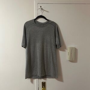 Lululemon Metal Vent Tech Gray Short Sleeve Shirt Size Medium